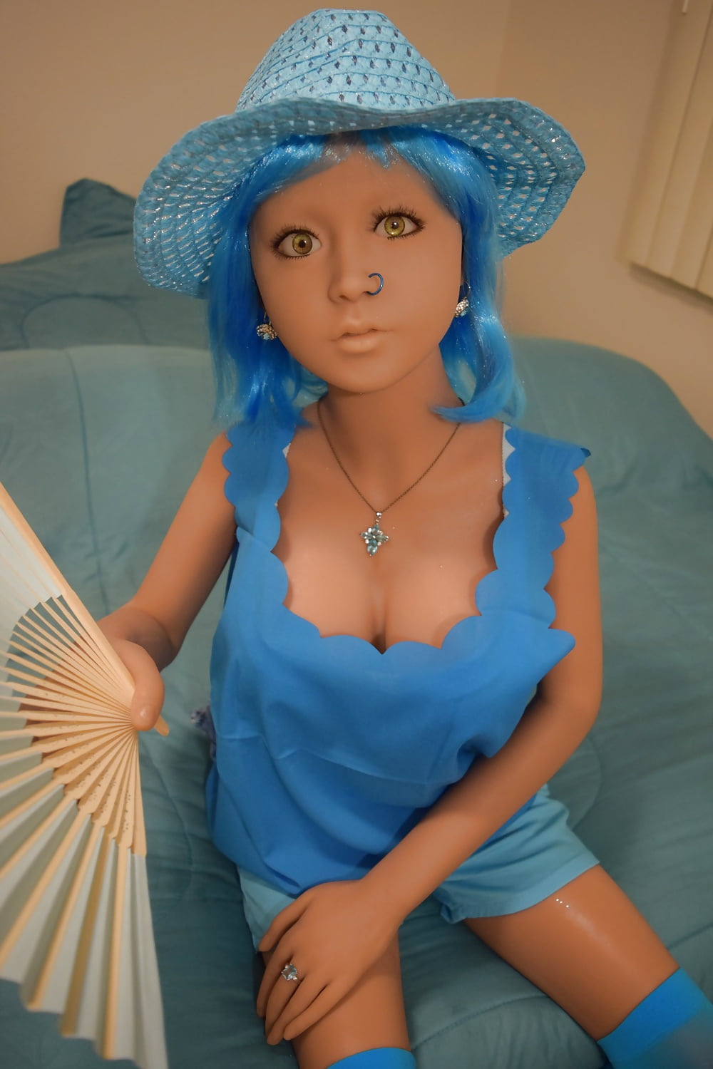 Nina&#039;s blue hat #106984911