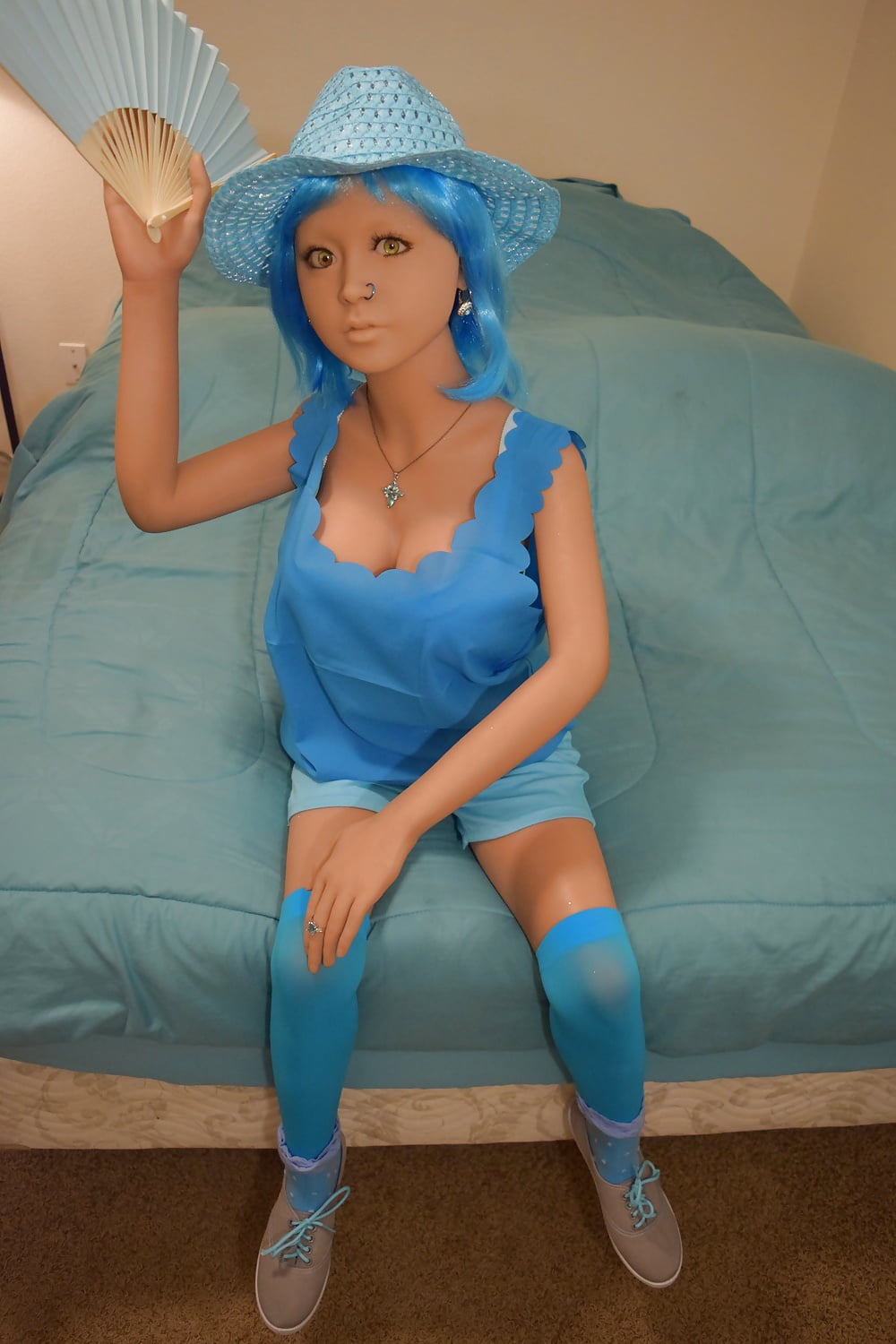 Nina's blue hat #106984915