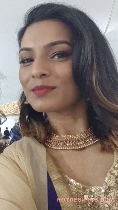 Indische sexy Arzt nackt selfie #80947971