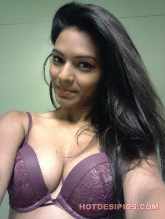 Indische sexy Arzt nackt selfie #80947983