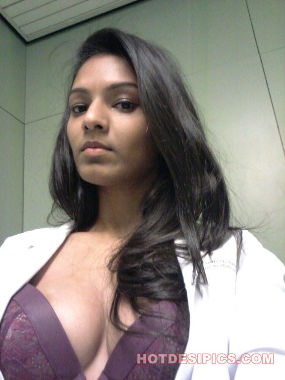 Indische sexy Arzt nackt selfie #80948034