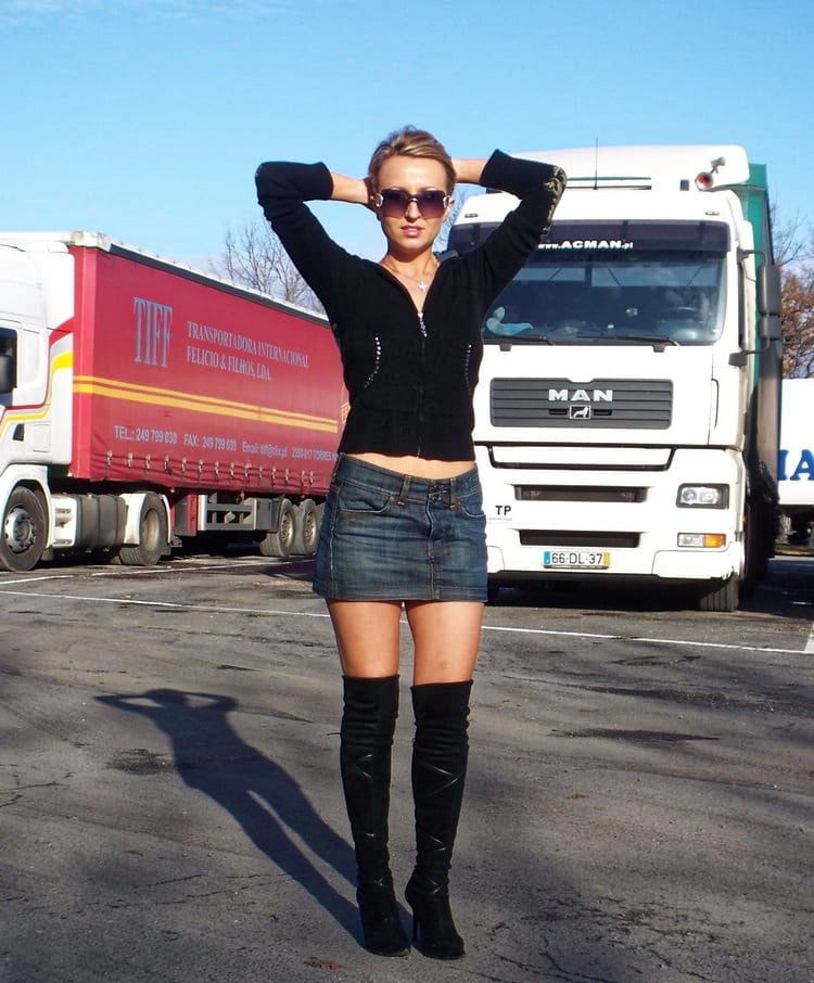 Chienne offerte
 #92783715