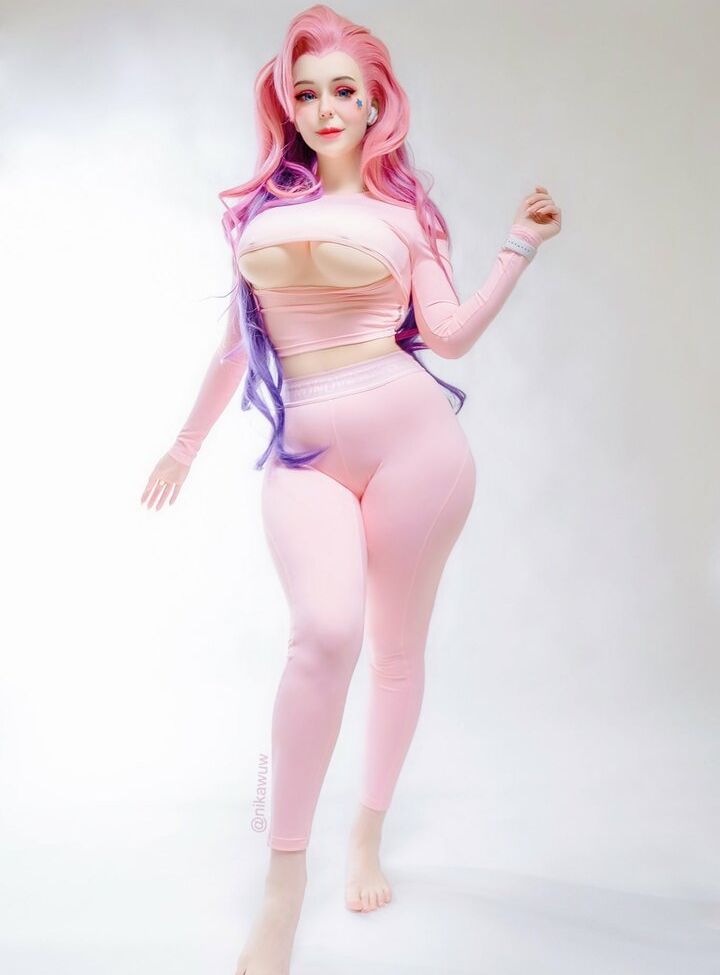 Nikawuw desnuda #107961426