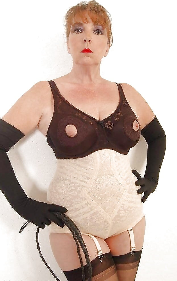 古い女性
 #99639599