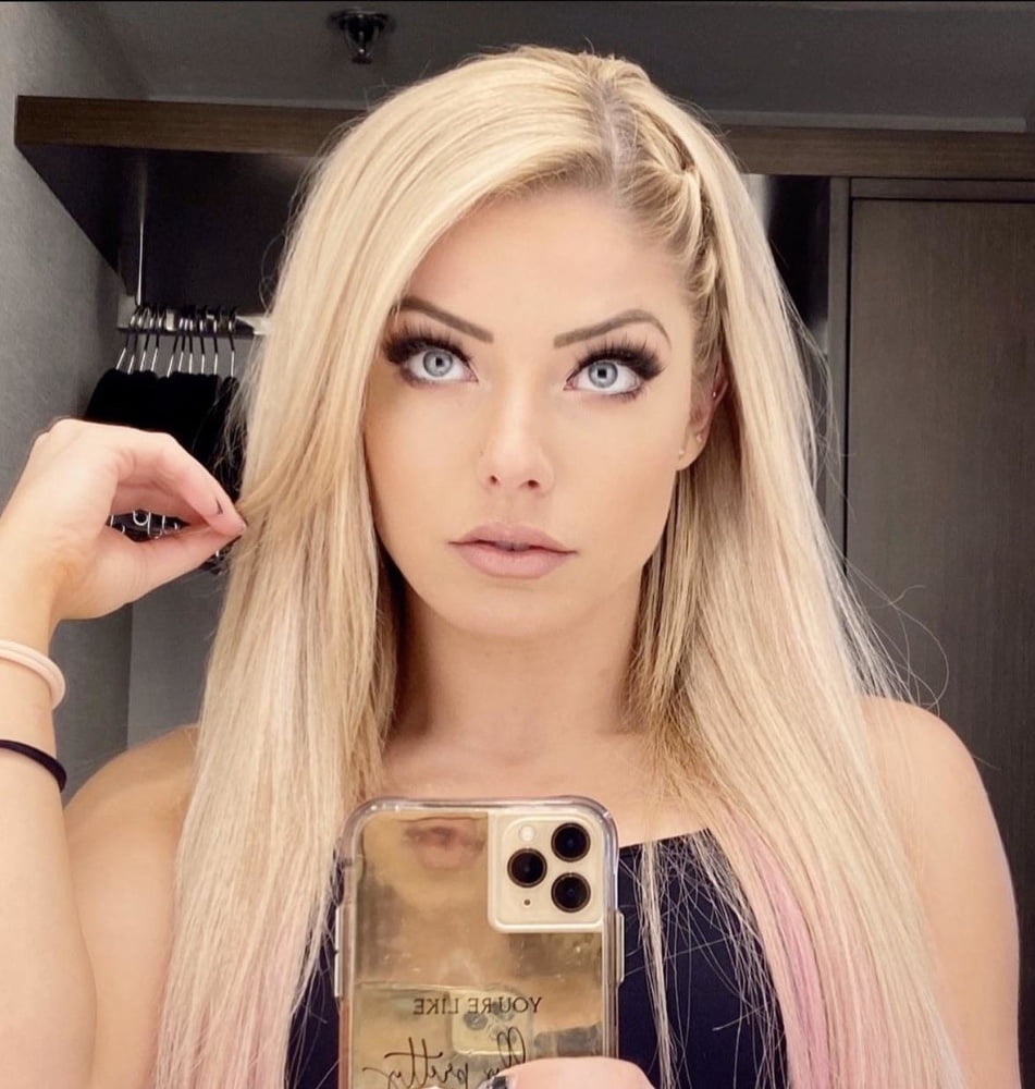 Wwe slut alexa bliss "pronto a bere il tuo cazzo di sperma caro"
 #103614690