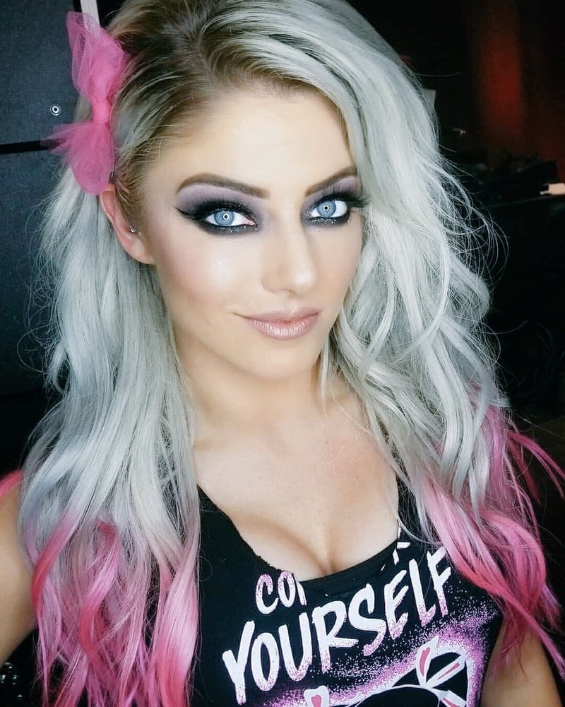 Wwe slut alexa bliss "pronto a bere il tuo cazzo di sperma caro"
 #103614761