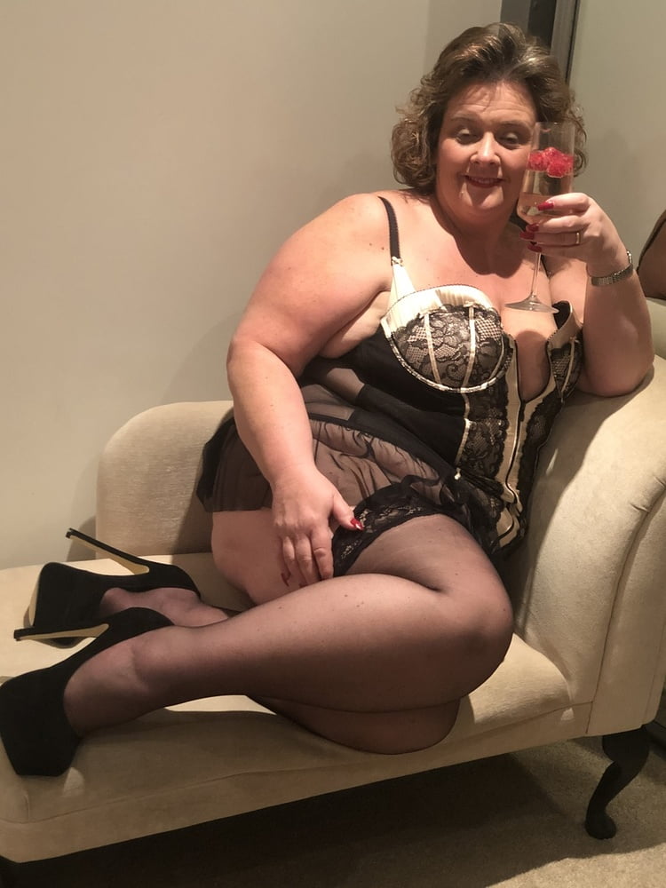 Joanne, sexy UK Chunky MILF Slut #89573083