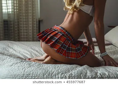 Warten auf dem Bett
 #88298485