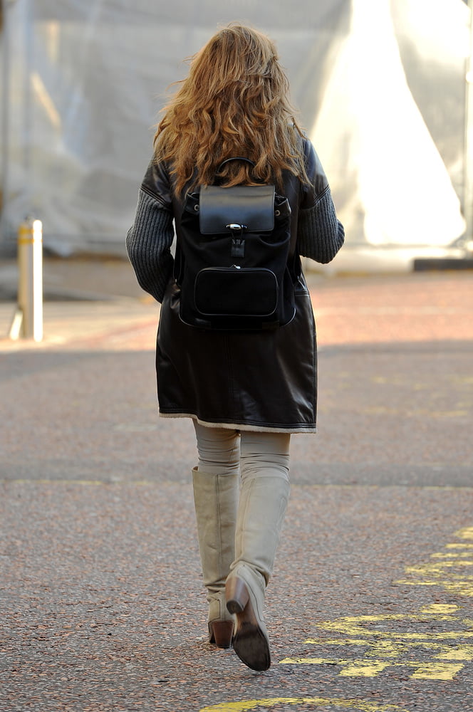 Carol vorderman con botas no.7
 #103653516