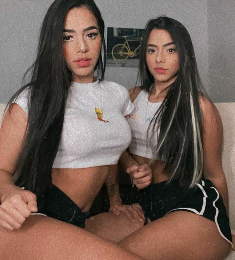 Mariely E Mirella Santos nackt #108552391