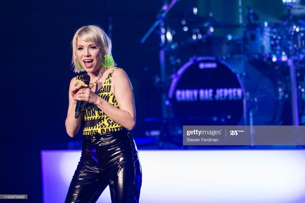 Carly rae jepsen mi piace davvero davvero davvero tanto!
 #99372322