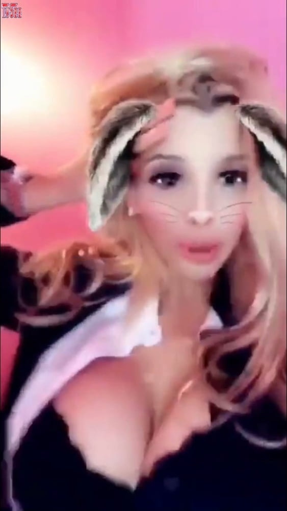 Charlotte caniggia
 #103130644