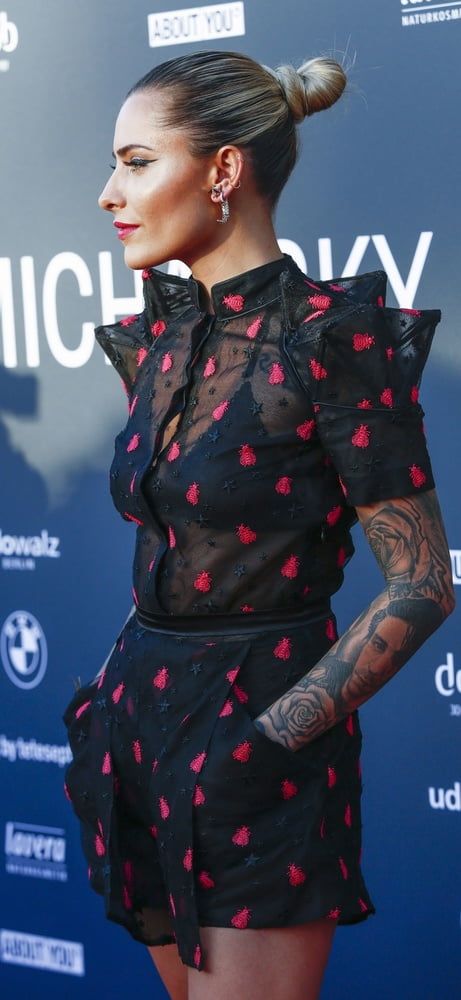 Sophia thomalla, tetas push-up y tacones de zorra uhq
 #96209731