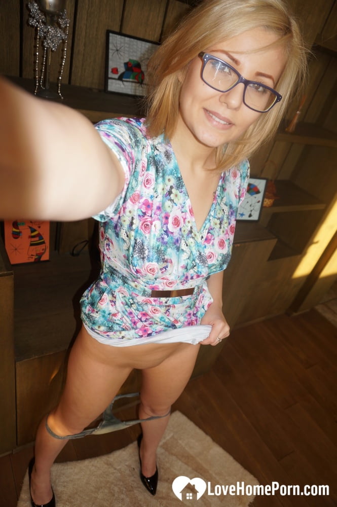 Amateur blonde with glasses exposes her naughty side #106676549