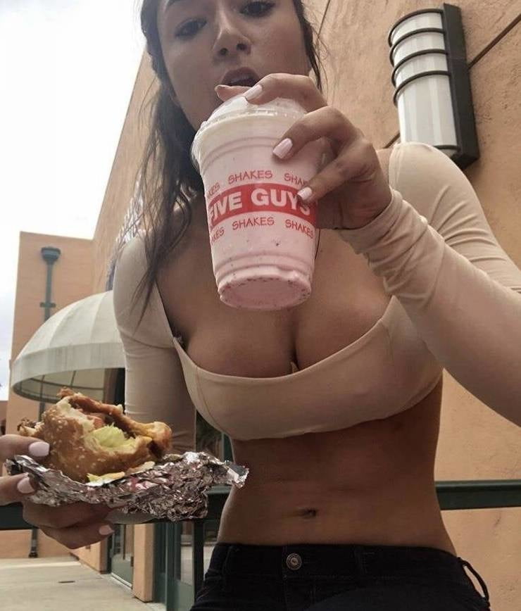 食べるのか？
 #103835804