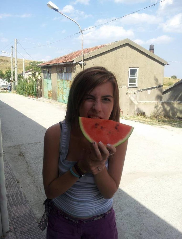 食べるのか？
 #103835810