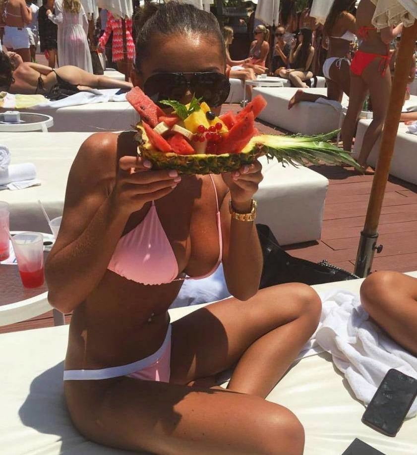 食べるのか？
 #103835956