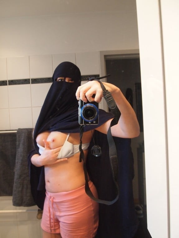 Arabische Niqab Schlampe
 #92543322