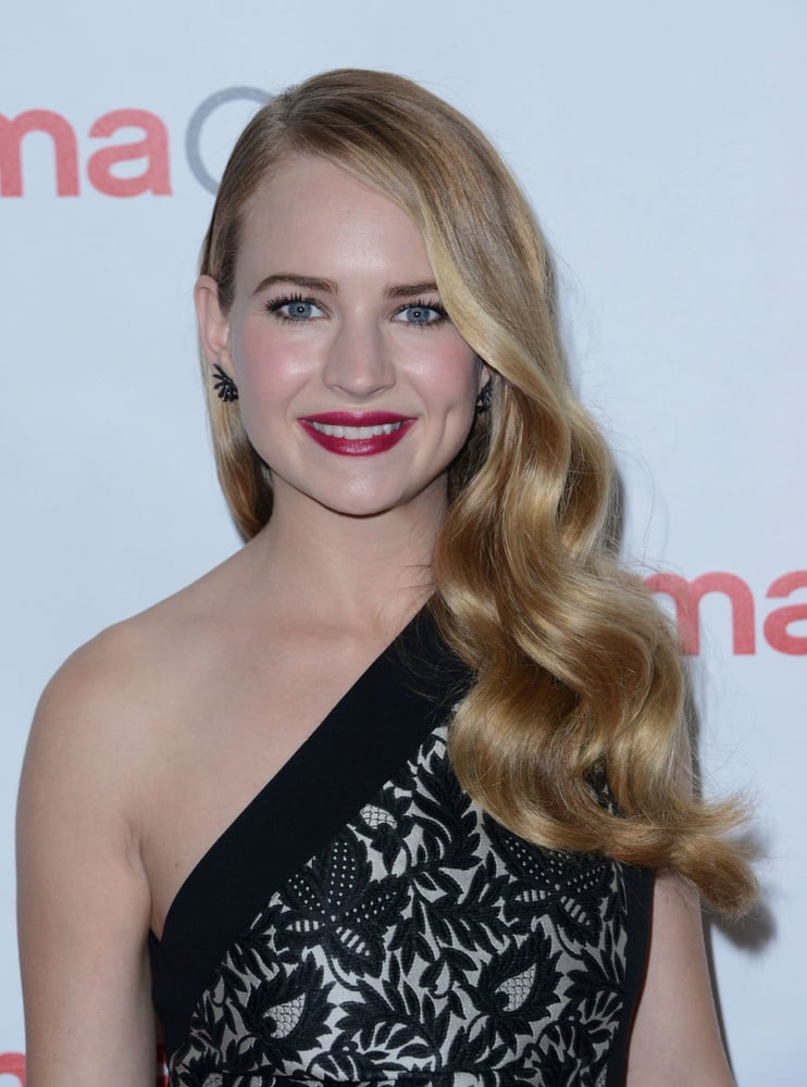 Britt robertson linda mujer
 #99262057