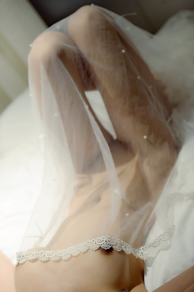 Séance de photos privée de la mariée
 #93419149
