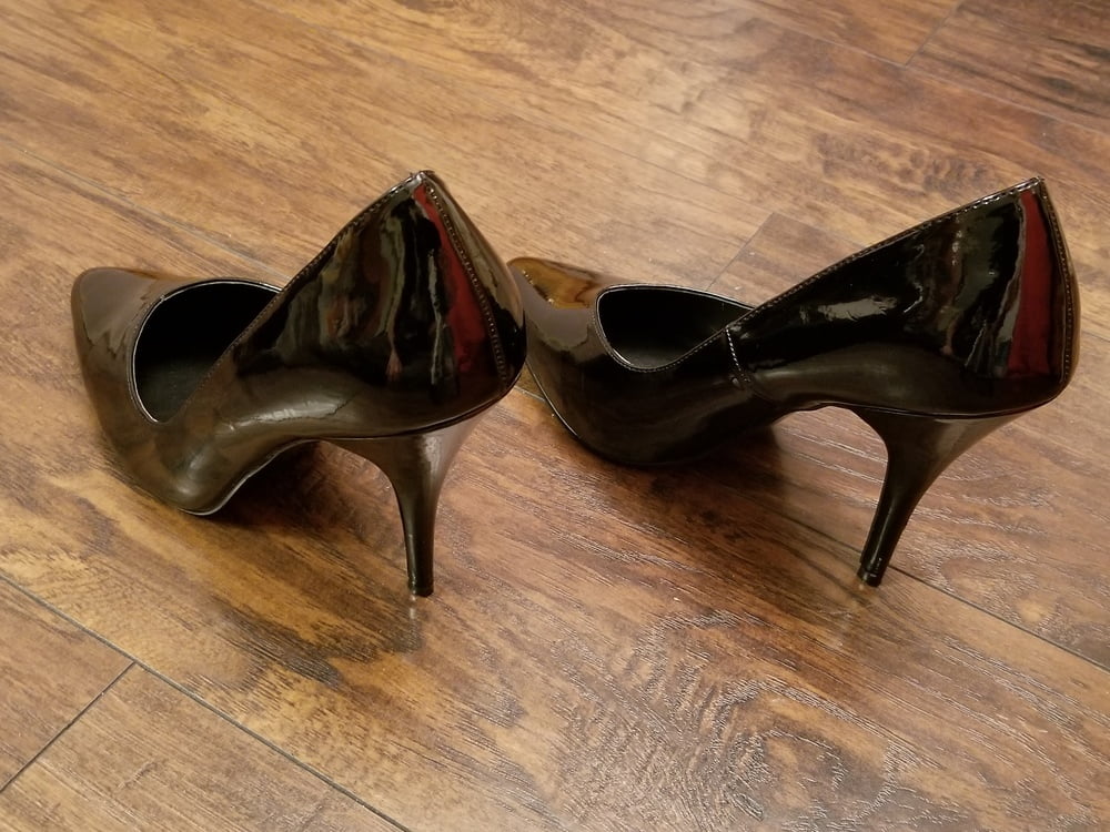Mi colección de zapatos y la de mi esposa
 #91476457