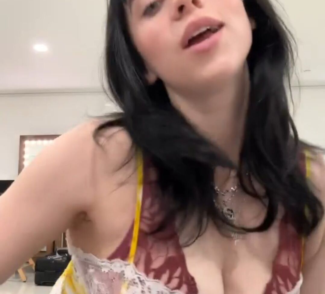 Billie Eilish nue #107537229