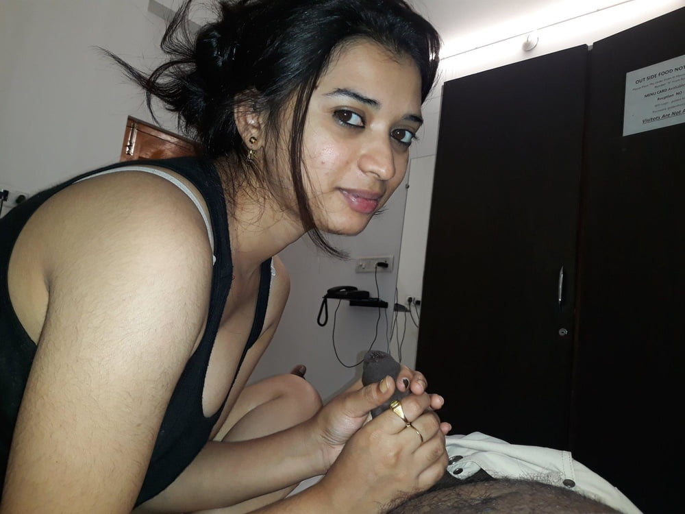 Cute schöne desi Mädchen nackt und saugen Hahn (100)
 #96944746