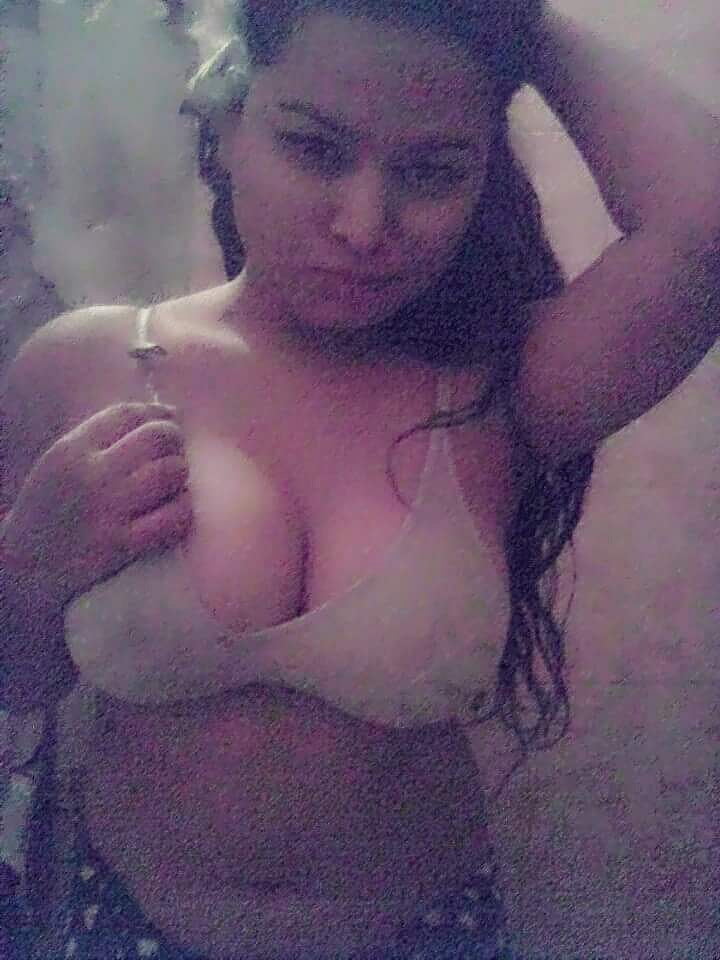 Chubby busty indienne adolescente
 #81522473