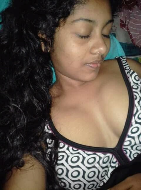 Sri lanka sexy Frau
 #102480851