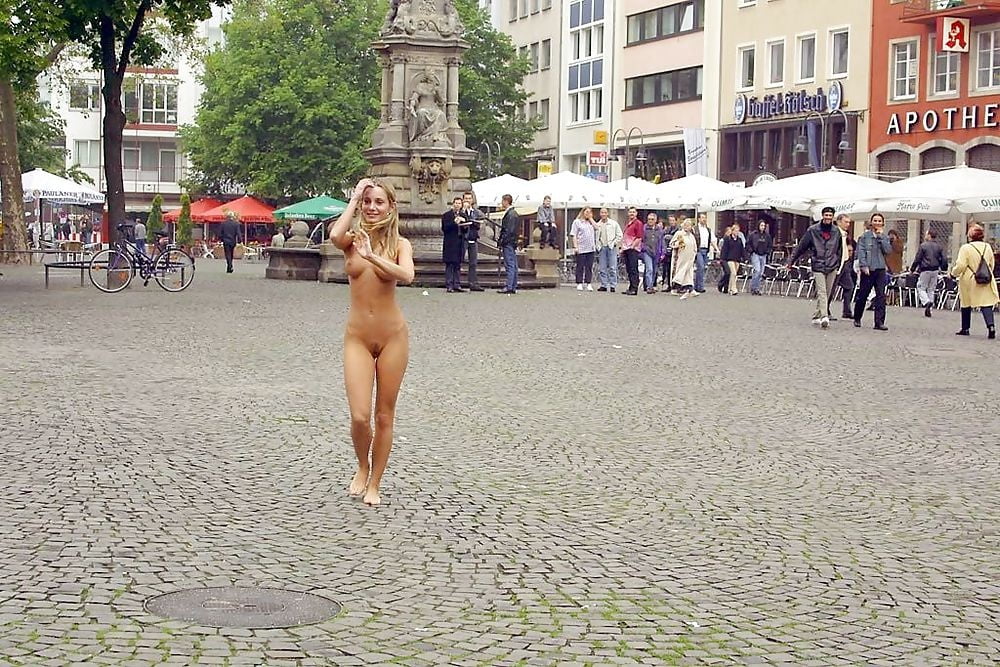 Clothed Male,Naked Female(CMNF) #82029372