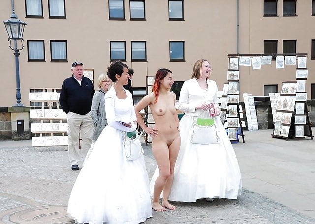 Clothed Male,Naked Female(CMNF) #82029396