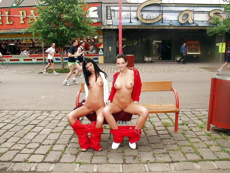 Clothed Male,Naked Female(CMNF) #82029638