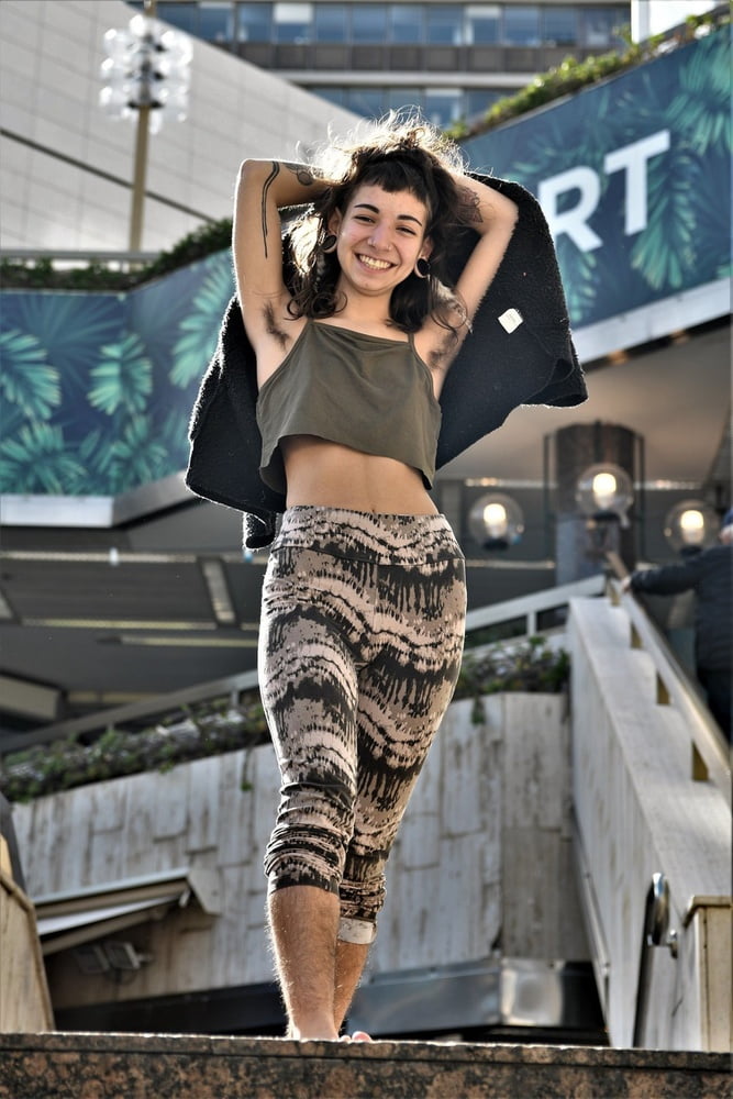 Panty Busch, haarige Arme, Beine, Gruben, Pfade
 #96496035