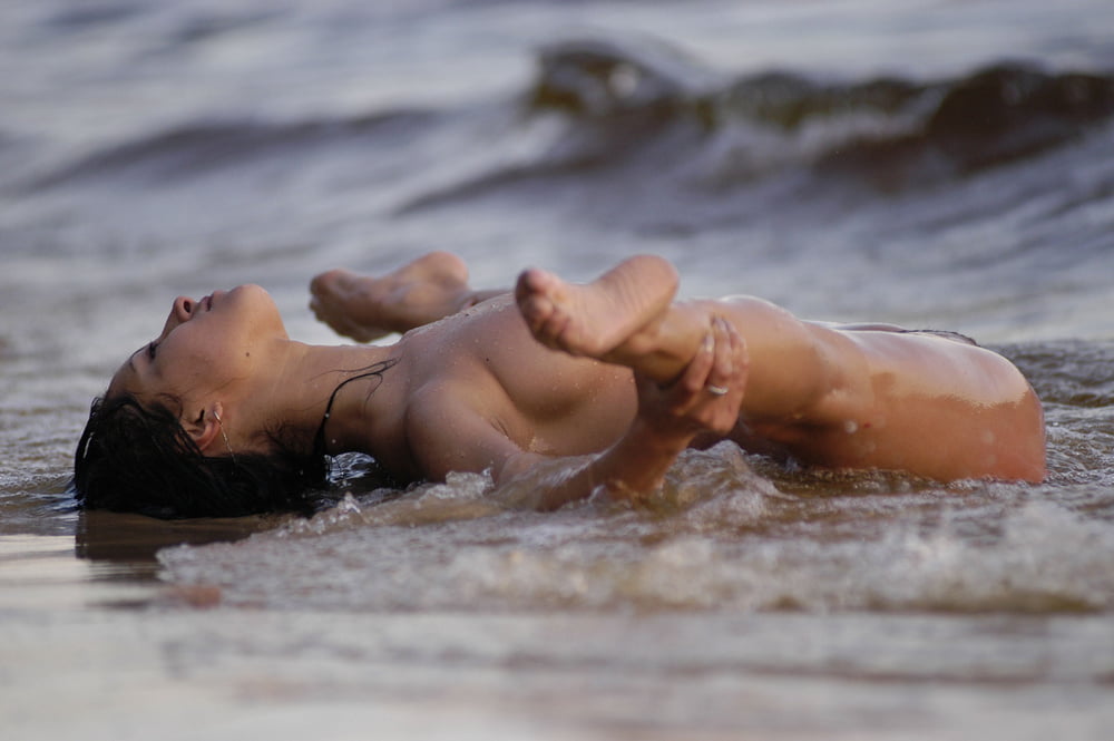 Maravillosas mujeres mojadas
 #103544300