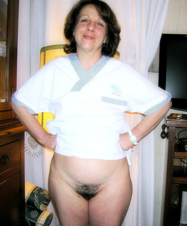 Daniela, una enfermera italiana cachonda,
 #102178683