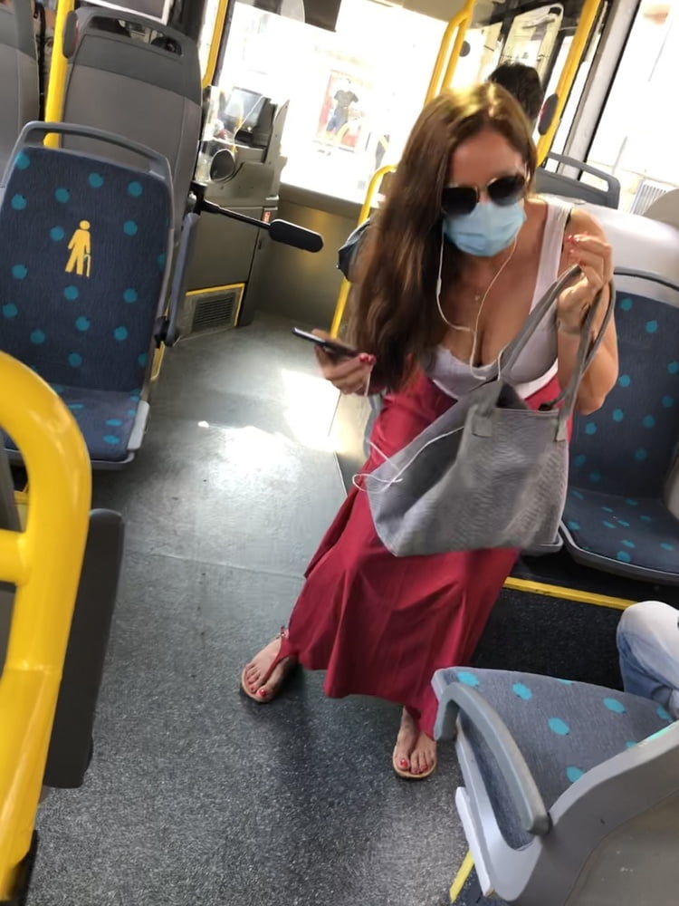 Huge Tits in Frankfurter Bus Line 39 #81814846
