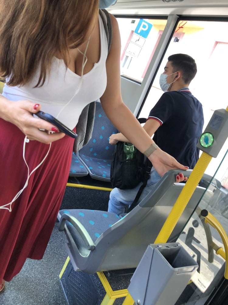 Huge Tits in Frankfurter Bus Line 39 #81814849