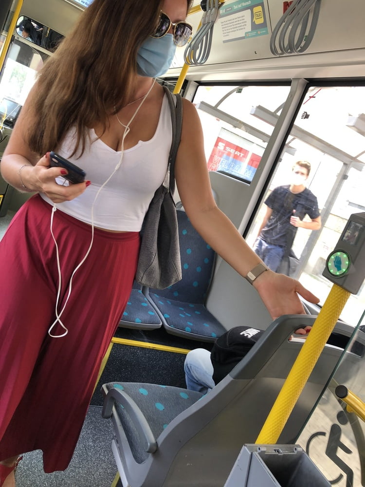 Huge Tits in Frankfurter Bus Line 39 #81814852