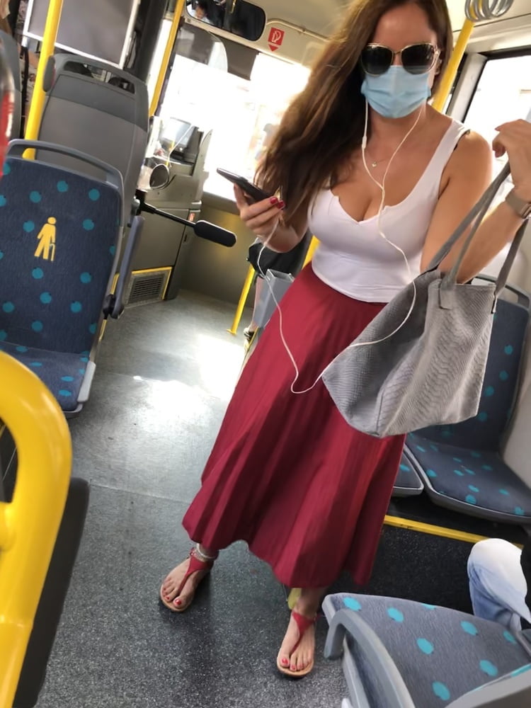 Huge Tits in Frankfurter Bus Line 39 #81814858