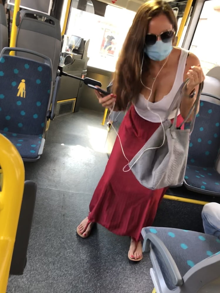 Huge Tits in Frankfurter Bus Line 39 #81814864