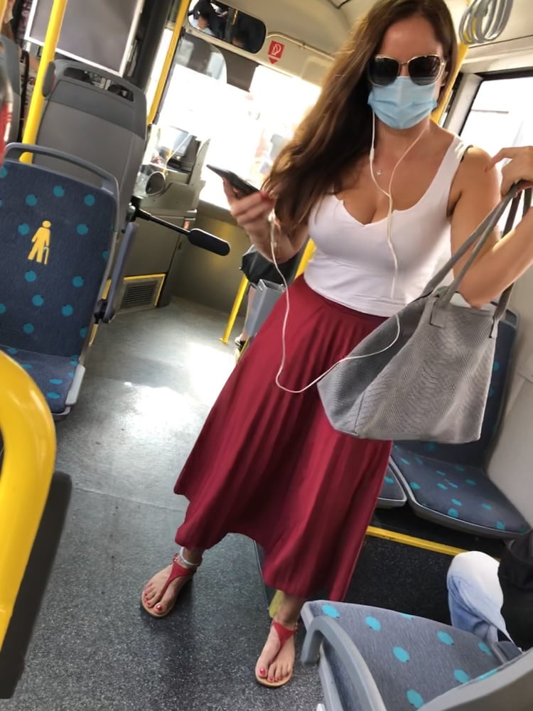 Huge Tits in Frankfurter Bus Line 39 #81814870