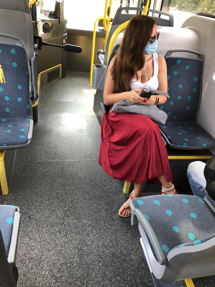Huge Tits in Frankfurter Bus Line 39 #81814890