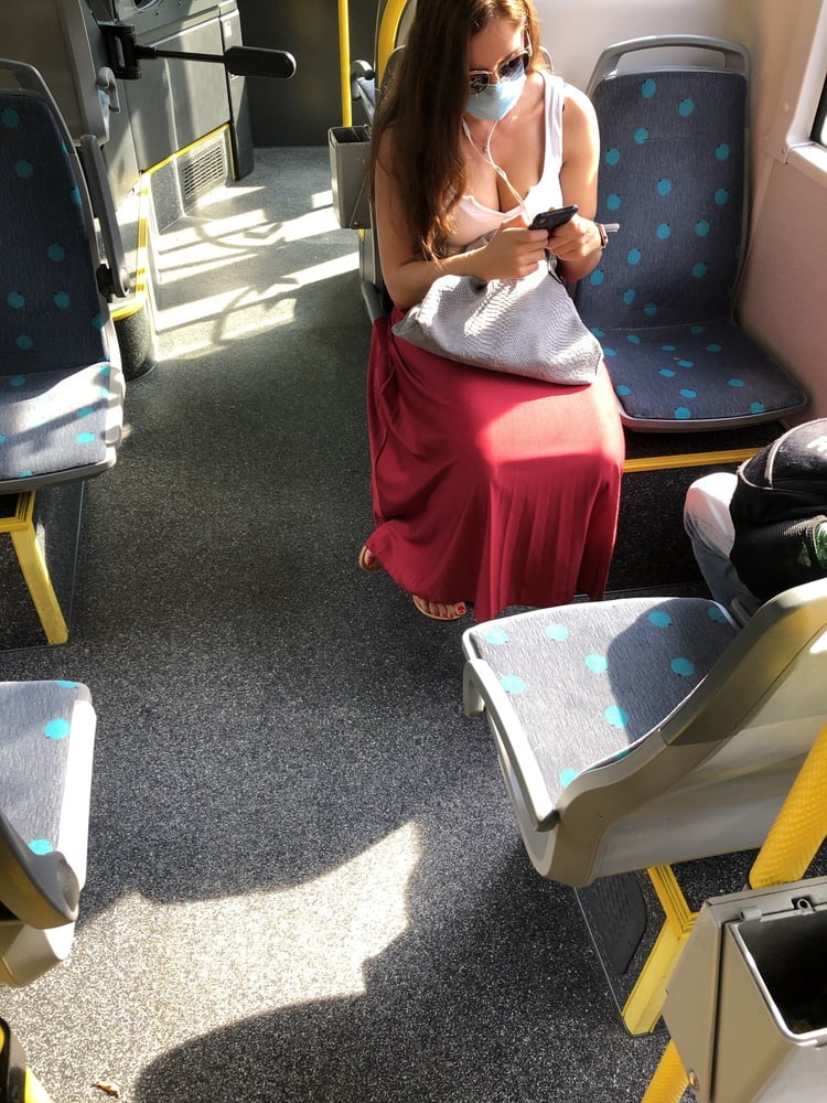 Huge Tits in Frankfurter Bus Line 39 #81814899