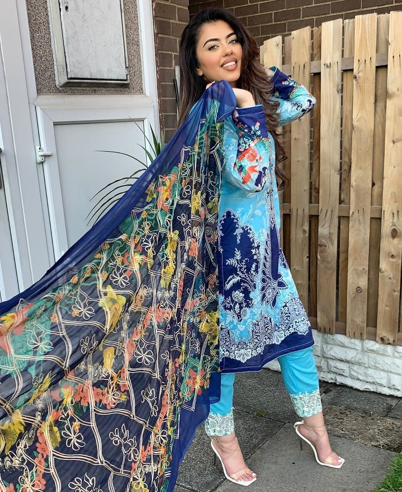 Sexy Paki Schlampen
 #92875395