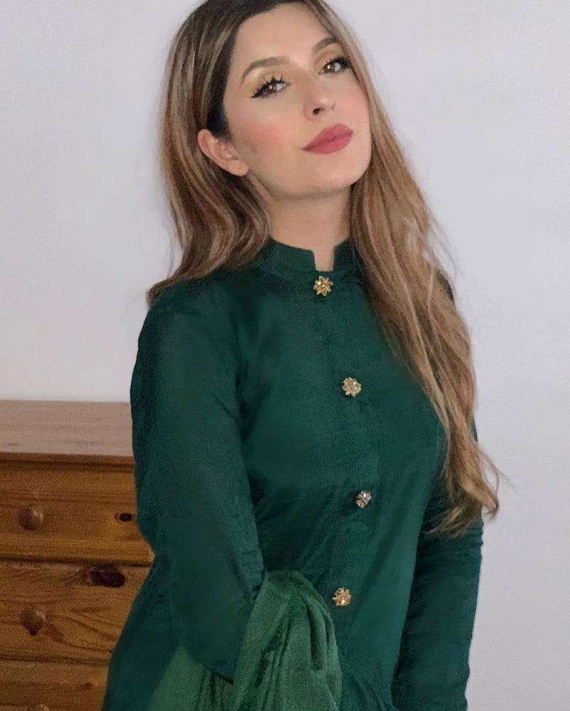 Sexy Paki Schlampen
 #92875917