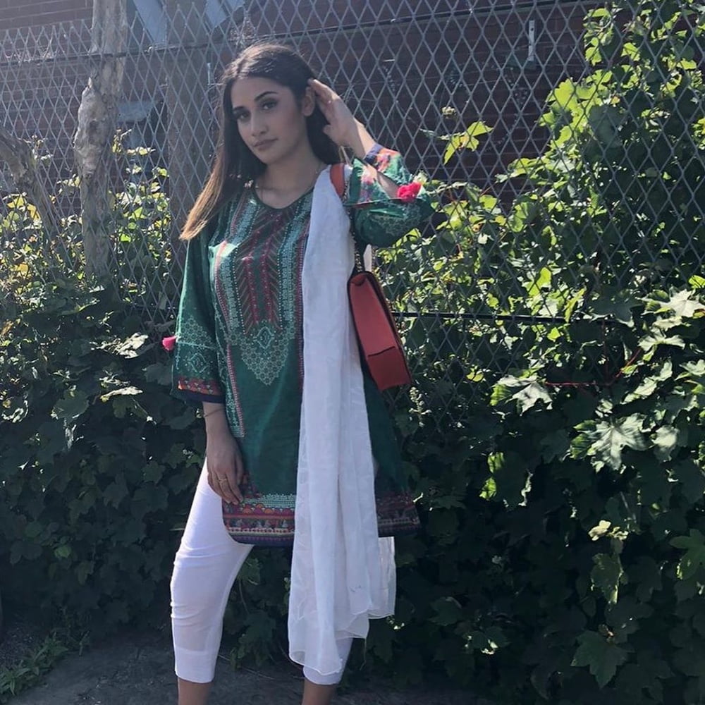 Sexy Paki Schlampen
 #92876103