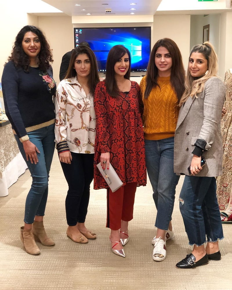 Sexy Paki Schlampen
 #92876892