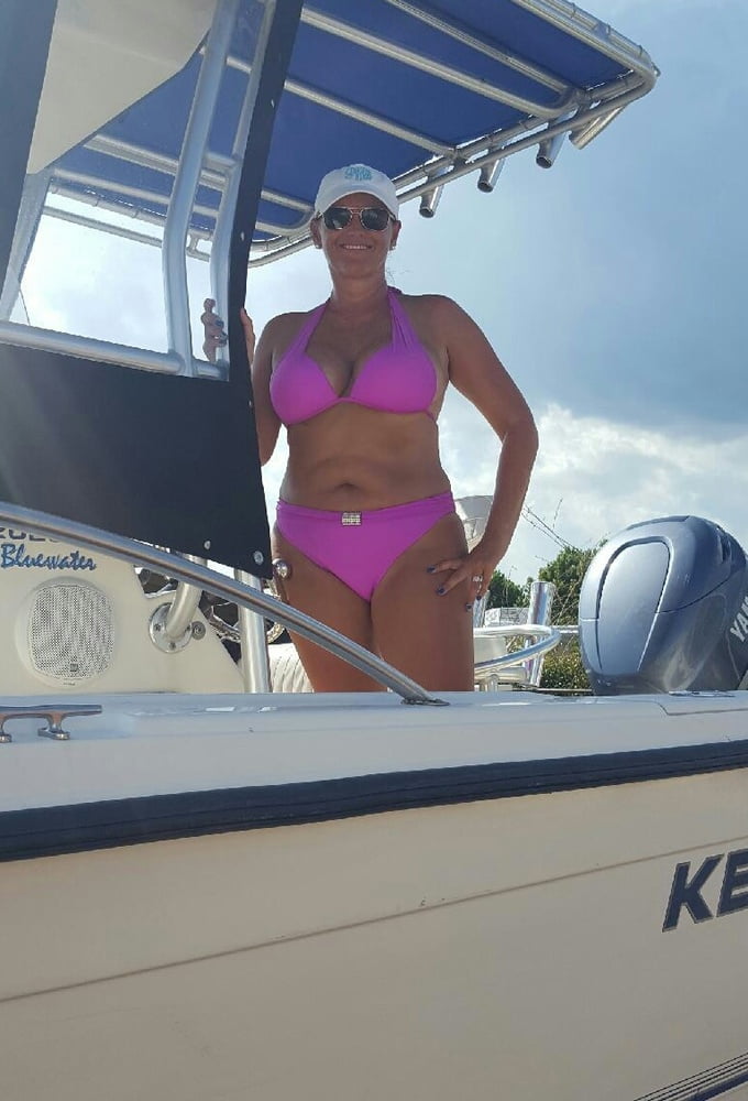 Heiß milf bikini sc fishing auf ein boot #99094530
