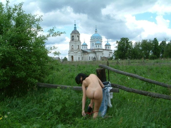 Brunette loves to walk naked in the fields #101977524