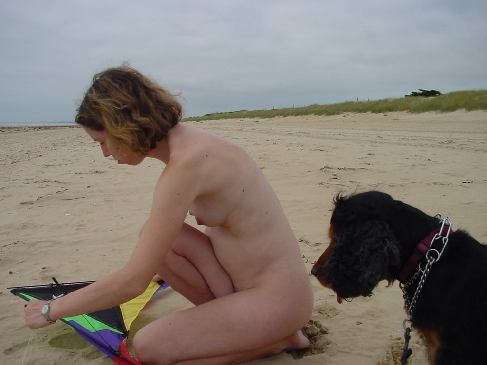 Felice coppia nudista nuda sulla spiaggia fkk
 #99951753
